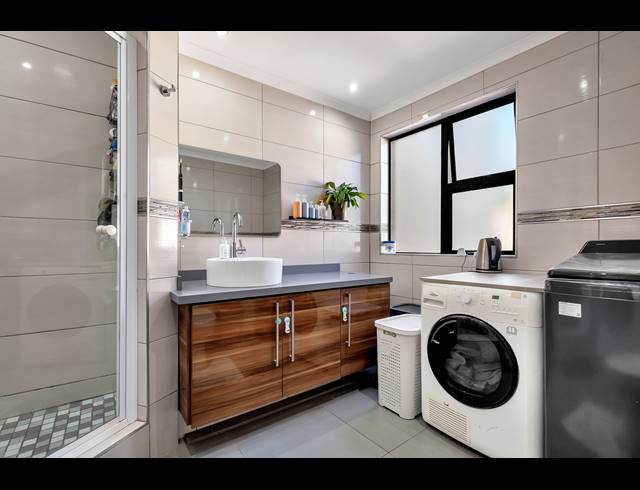 3 BEDROOM TOWNHOUSE FOR SALE IN BENMORE GARDENS